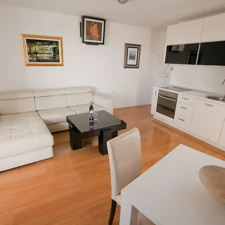 Sanja Apartmán *